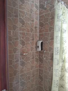 2br River Frontage House along Zambezi River - Enjoy Game & Canoeing Safaris as well as Boat Cruises & Fishing - Starlink Internet & Backup available - 1