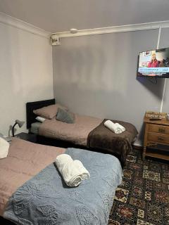 OYO Princetown Lodge, Near Brecon Beacons & Bike Park Wales, Free Parking - 1