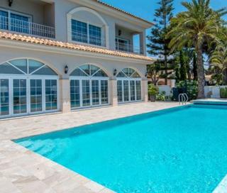 Stunning property with pool - 3