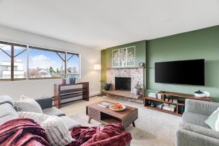 Cozy Hilltop Seattle Stay with Yard & Parking - 1