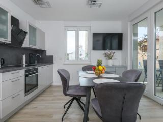 Apartment MA Premantura Luxus Apartment Nr- 2 mit Meerblick und Parkplatz für 2-2 Persone by Interhome - 8