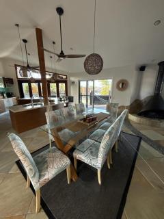 3BR Bali-Inspired Pool & Spa GC Skyline View - 6