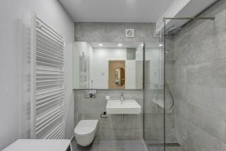 Stylish Apartment with Terrace & Parking - 5