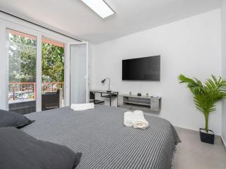 Apartment Luxury Seaview Apartment by Interhome - 2