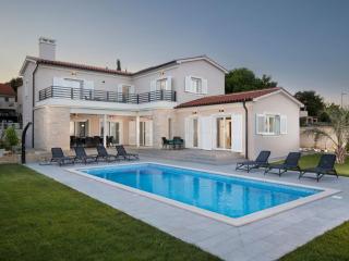 Holiday Home Villa in Premantura mit privatem beheizten Pool und Sauna by Interhome - 3