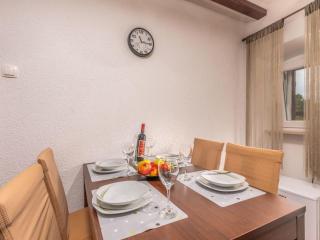 Apartment Appartement in Soline mit Großer Terrasse by Interhome - 1