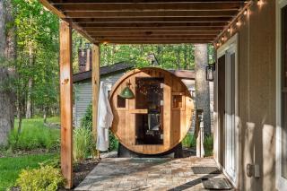 Cozy Poconos Chalet Sauna, Hot Tub, Game Room - 7