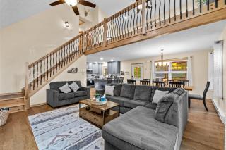 Cozy Poconos Chalet Sauna, Hot Tub, Game Room - 4