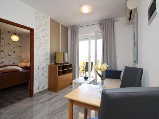 Apartment Modern eingerichtete Apartment für 4 Personen- Klimatisiert- freie Parkplatz un by Interhome - 4