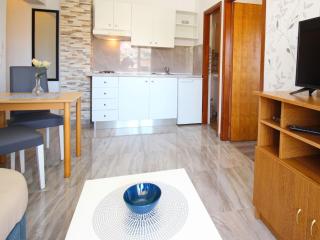 Apartment Modern eingerichtete Apartment für 4 Personen- Klimatisiert- freie Parkplatz un by Interhome - 5
