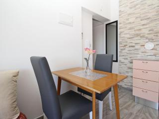 Apartment Modern eingerichtete Apartment für 2 Personen- Klimatisiert- freie Parkplatz un by Interhome - 5