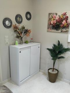 well-equipped 2 bedroom apartment living room - 6