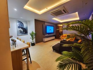 Goldcrest Mall & Residency - One bed Presidential Suite - Near Airport - 6