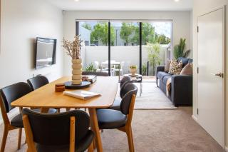 Sunny Colombo St stay reserved Parking King beds - 7