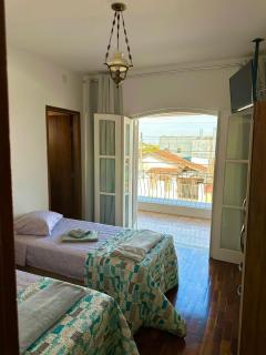 Sobrado INTEIRO com todas as comodidades e ótima localização - 3