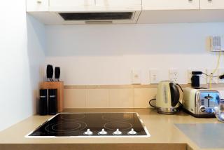 Gorgeous CBD Apt w Pool, Gym, Aircon and Carpark - 5