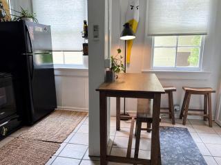 Algiers duplex w full kitchen & streaming TVs - 9
