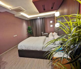 Goldcrest Mall & Residency - Luxury Three Bedroom Apartment by Alvis Suite - 2