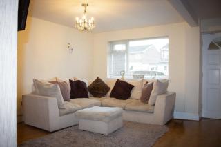 3 Bed property Marston Green - 9