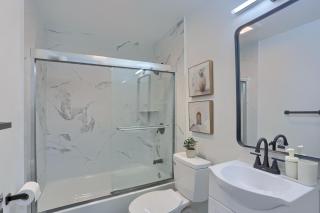 Modern and Stylish Two Bedroom Apartment in Pittsburgh with Parking - 2