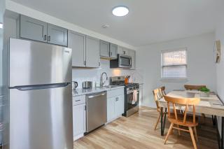 Modern and Stylish Two Bedroom Apartment in Pittsburgh with Parking - 6
