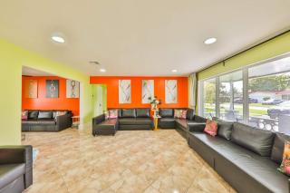 Hollywood Tropical Paradise vibe waterfall pool villa - 8