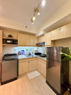 Studio Unit with Balcony at The Celandine QC - 7