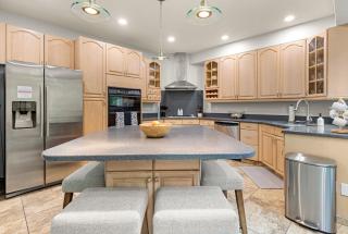 3100 SF 2 en suites, dedicated theatre-game room - 3