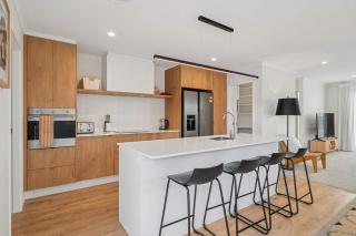 Life on the Rise - 4 Bed 2 Bath Ride to Redwoods Forest - 3