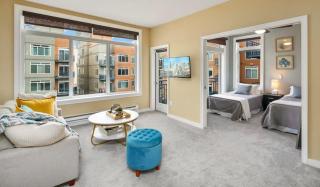 Amazing Courtyard View DT Parking tub pool 99 WS - 3