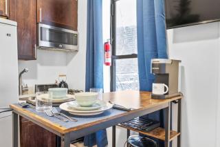 Chic East Village 1BDR Fast WiFi New Bathroom Netflix Discounts for Long Term Stays - 4