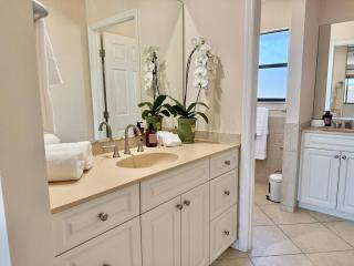 Sunstone Retreat 5 Bed/ 3 bath heated pool. - 7