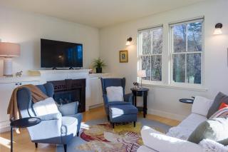 Walk to Town, Beach, Modern, Gourmet Kitchen, EV - 5