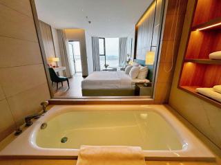 A Highfloor View Beach in Alacarte, Hạ Long - Ha Long - 5