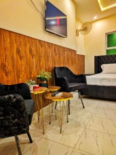 Cosy Studio Apartment in Johar Town - Couple Friendly - 9