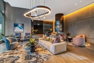 Luxury 2BR Retreat, Pool, Sauna & Prime CBD Locat - 3