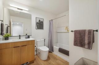 PS5, AC, Parking - 15 min to Beach-Stadium-Airport - 1