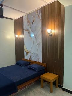 Dolphin House Beach Resort - 0