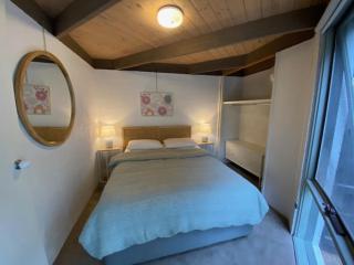 A Sand and Sea Retreat - 150m from Beach, Pet Friendly - 1