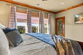 Lakefront 3BR Retreat Dock Kayaks Fire Pit - 2