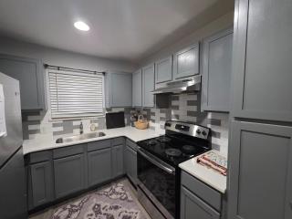 The Magic City Apt 2BR Cozy Birmingham Stay - 4