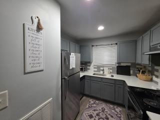 The Magic City Apt 2BR Cozy Birmingham Stay - 2