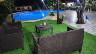 Tagaytay Pool Place - 4