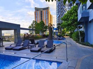 Studio Unit with Balcony in Manhattan Heights - 7