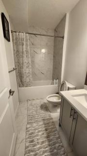 Bright & Cozy 2BR Suite Near WEM - 3