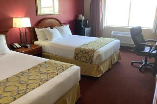 Baymont Inn & Suites by Wyndham Holbrook - 1