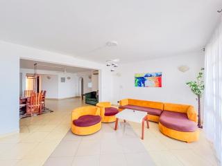 Pumziko Beachfront Apartment - 3