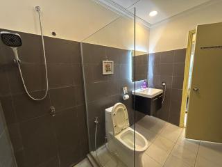 Kuching Waterfront Home 6 pax - 9