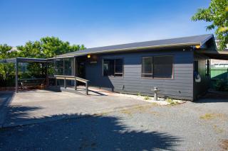The Bach - Kaikoura Holiday Home - 8