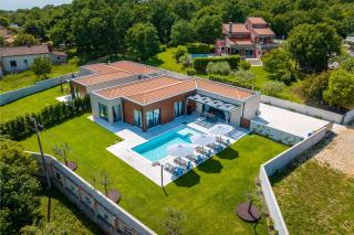 Alomarie by Villsy - 9